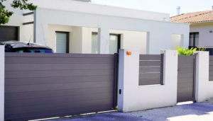 Portail en aluminium gris style moderne
