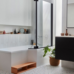 Baignoire bain-douche combinée