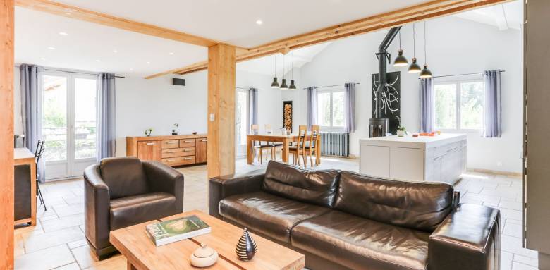 Aménagement des espaces dans une ancienne grange rénovée - Montauban 82