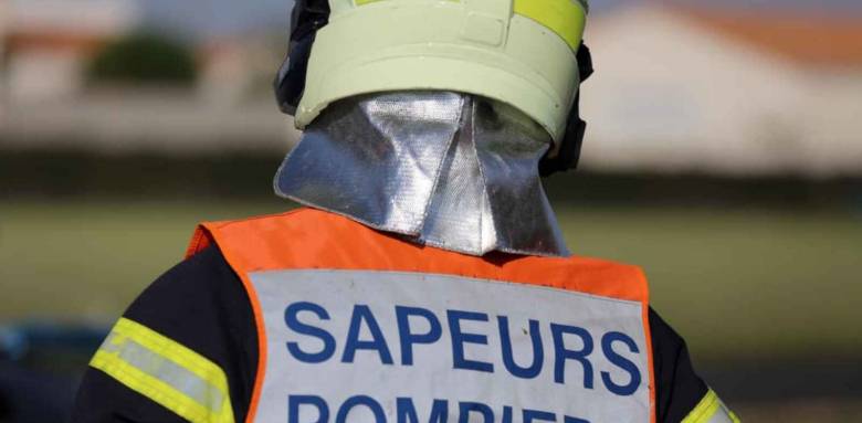 La Maison Des Travaux sponsorise l'équipe de foot de la caserne des Sapeurs-Pompiers de Crécy-la-Chapelle