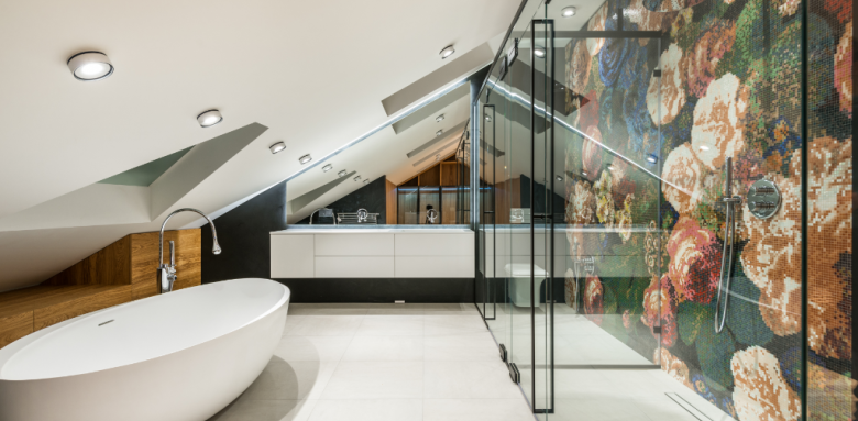 amenager salle de bain sous comble, salle de bain sous pente, conseils salle de bain sous comble, inspiration salle de bain sous comble