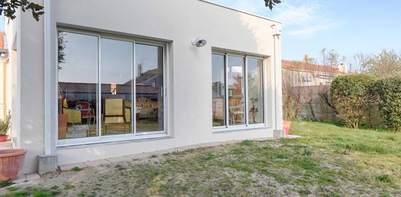 Baies vitrées coulissantes extension à toit plat