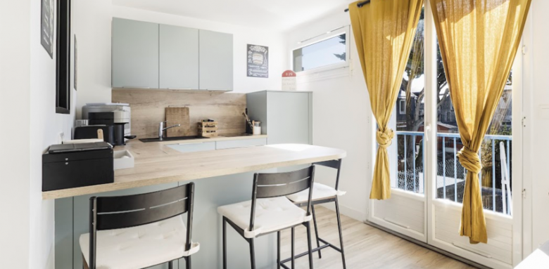 Rénovation d'un petit appartement/studio avec cuisine et coin repas