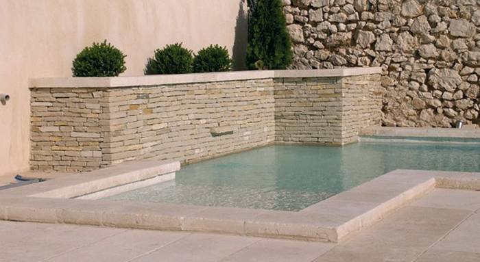 Abords de piscine Pierre de Bourgogne