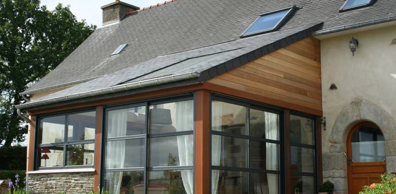 Extension de maison avec toiture pentue ardoise