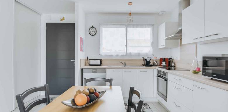 ravaux d'aménagement intérieur, relooking de la cuisine, mobilier et peintures - Nantes 44