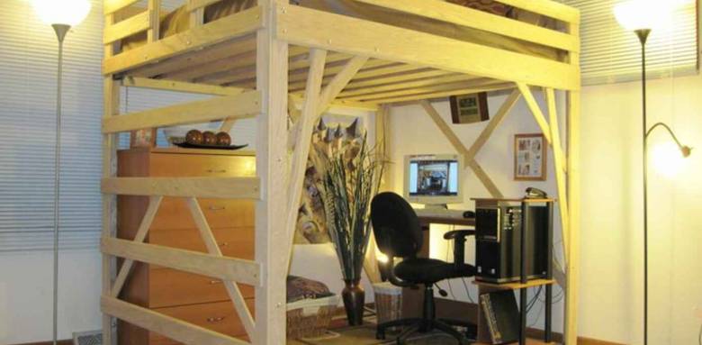 Studio avec lit en mezzanine, et espace bureau