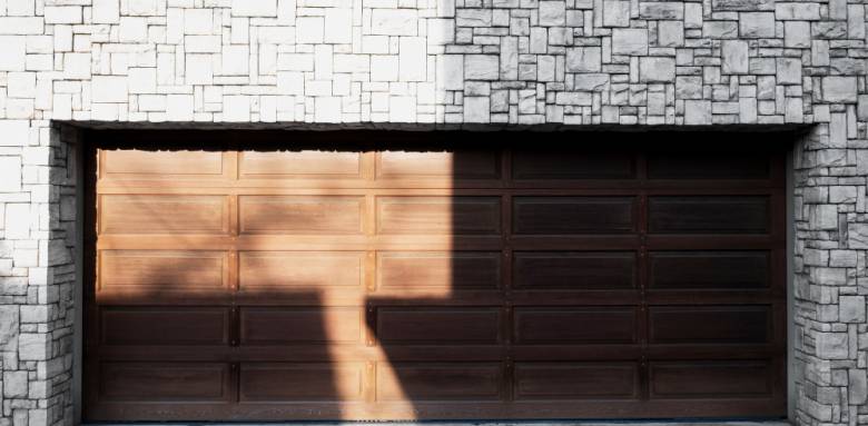 Motorisez votre porte de garage pour un accès facile et sécurisé