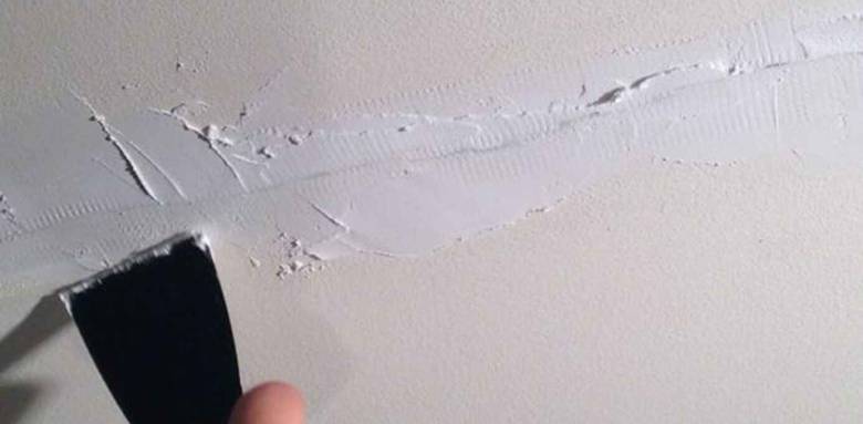 Plafond fissuré sur cloison sèche