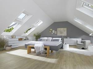 Chambre mansardée lit central