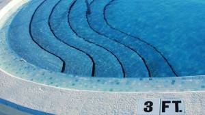 Escalier de piscine, la touche confort pour rentrer dans le bain - Coutances 50200