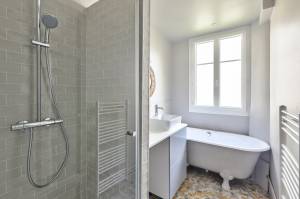 Les entreprises de rénovation de salle de bain à Saint-Cloud avec la Maison des Travaux