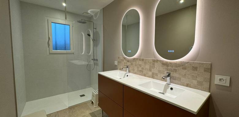 Revêtement de sol de salle de bain en carrelage imitation pierre naturelle - Cholet 49