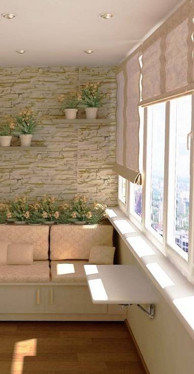 Aménagement de loggia avec banquette, étagères murales et stores - Rochefort 17