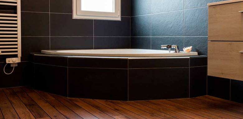 salle de bain parquet teck