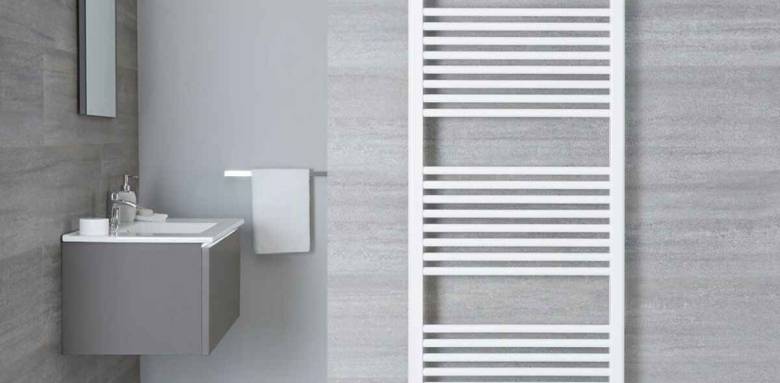 installation d'un sèche serviette dans une salle de bai  Sens (89)