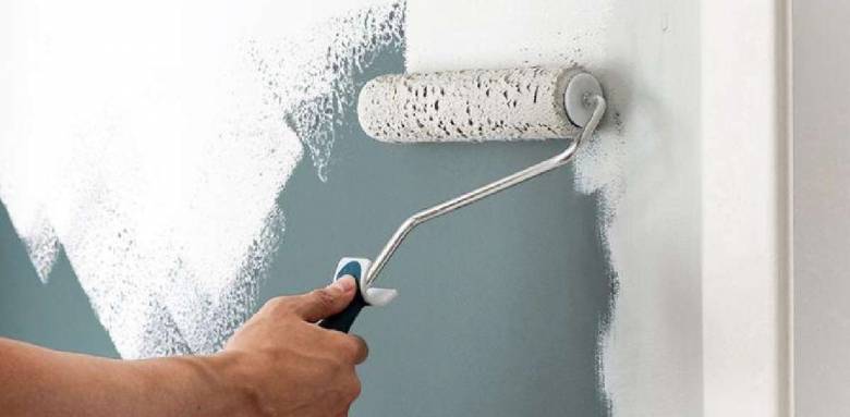 Un mur bien nettoyé et lisse garantit un résultat impeccable.