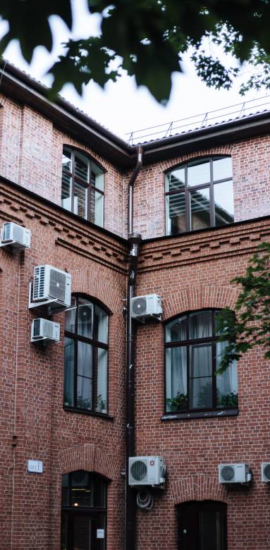 Climatisation - Installation extérieure - architecte 77, bureau d'étude 77, maçon 77, charpentier 77, menuisier 77, électricien 77, plombier 77, plaquiste 77, plâtrier 77, carreleur 77, auditeur énergétique 77, chauffagiste 77