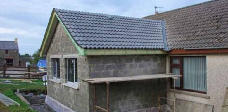 Extension de maison en briques.
