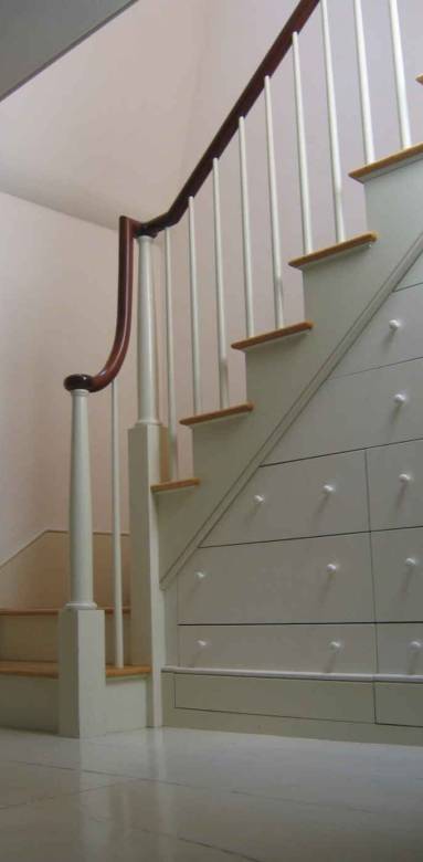 Tiroirs sous escalier