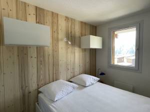 joli bardage bois dans une chambre, aux Deux Alpes