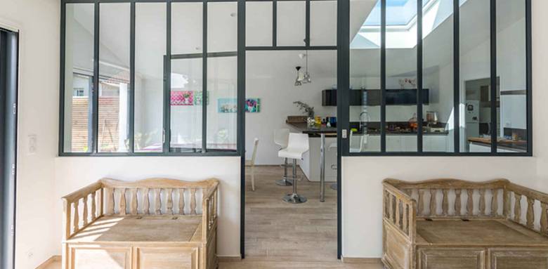 Verrière intérieur salon cuisine avec découpe porte 