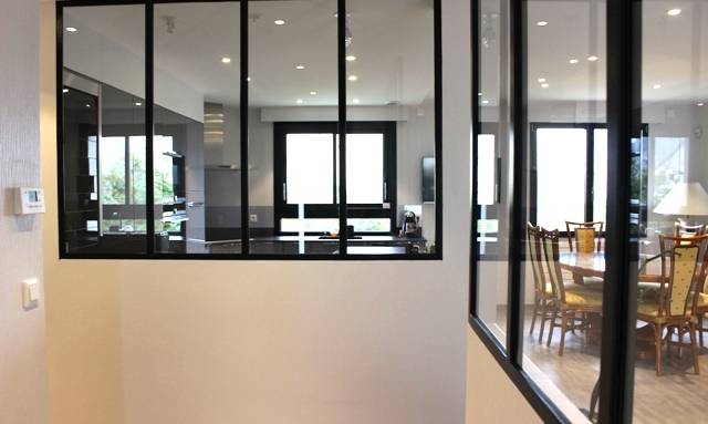 Verrière à mi(hauteur en sans d'entrée