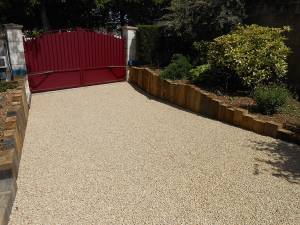 allée de jardin en gravier stabilisé