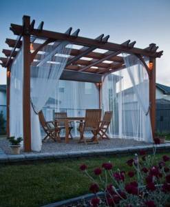 Pergola avec rideaux