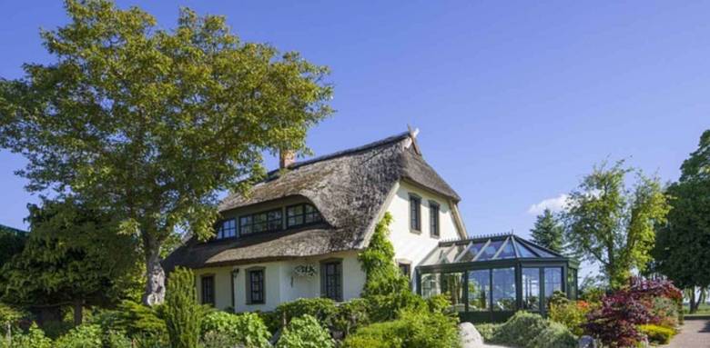 construction d'une véranda à toit vitrée - La Maison Des Travaux  