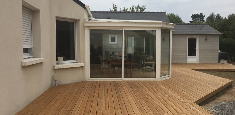 Modernisation de terrasse avec terrasse bois en thermopin classe 4 à Nantes (44)