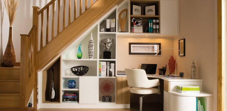 Coin bureau sous escalier