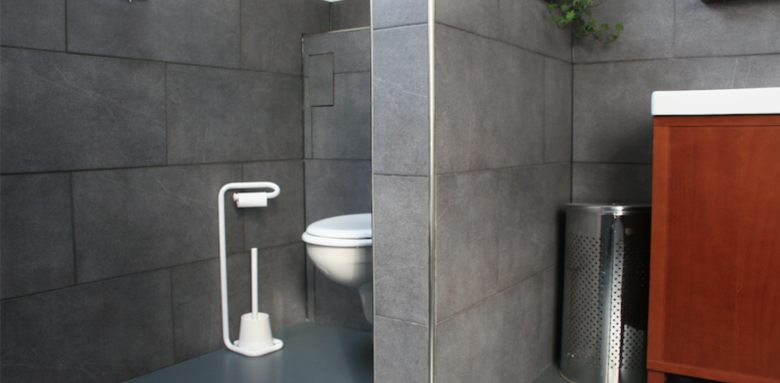 séparer les toilettes dans la salle de bain