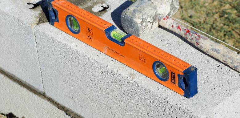 Installer un mur de clôture en Indre-et-Loire.