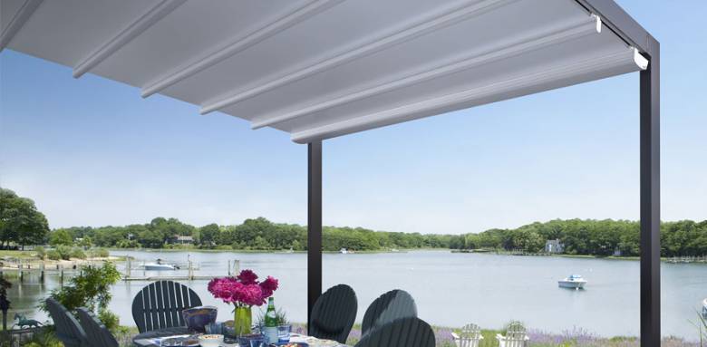 Pergola bioclimatique avec  toiture velum