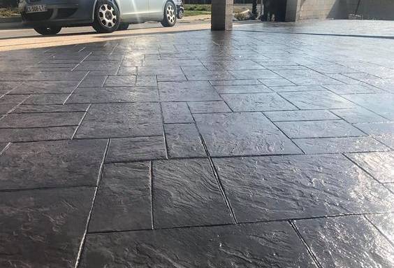 Modernisation d'une terrasse en béton par pose d'un béton imprimé - Nantes 44