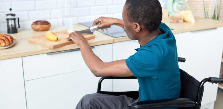 Plan de travail ajustable dans la cuisine