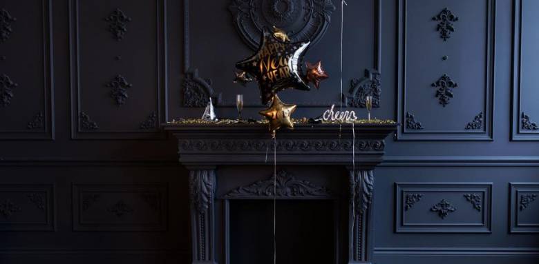  une cheminée ancienne rénovée façon monochrome dans un appartement bourgeois à Versailles