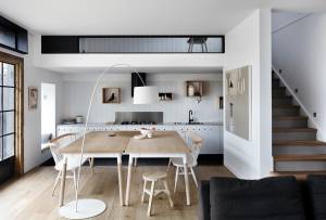 Comment aménager une petite cuisine dans un appartement parisien à Paris 8e ?