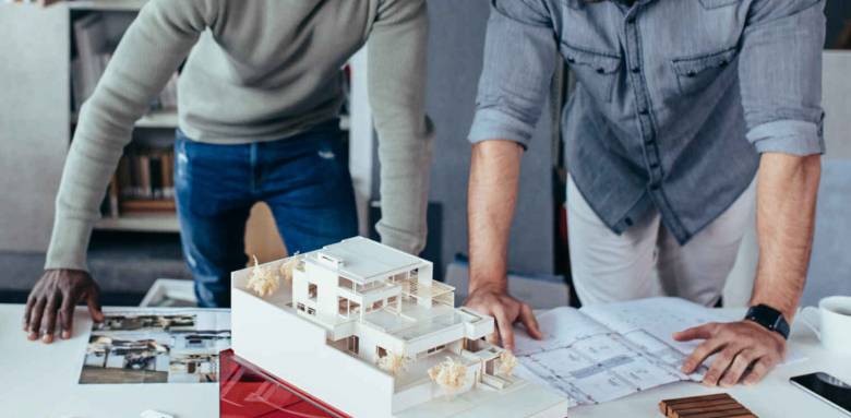 Construire une maison sur un terrain en pente