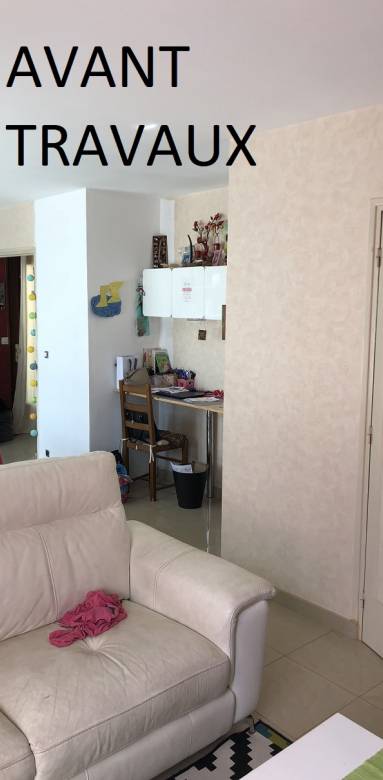Salon avec entrée avant travaux rénovation