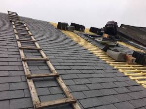  Rénovation de couverture avec remplacement du revêtement en ardoises naturelles - Nantes 44