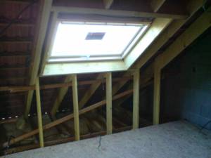 Création d'une fenêtre de toit dans le cadre d'un aménagement de combles à Draveil