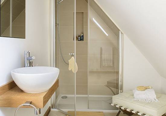 La sélection des matériaux pour une salle de bain à Vaucresson 