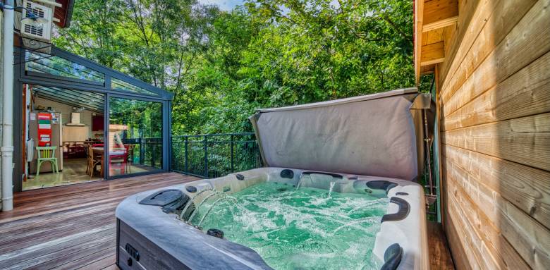 Un magnifique spa semi-enterré dans le Grésivaudan