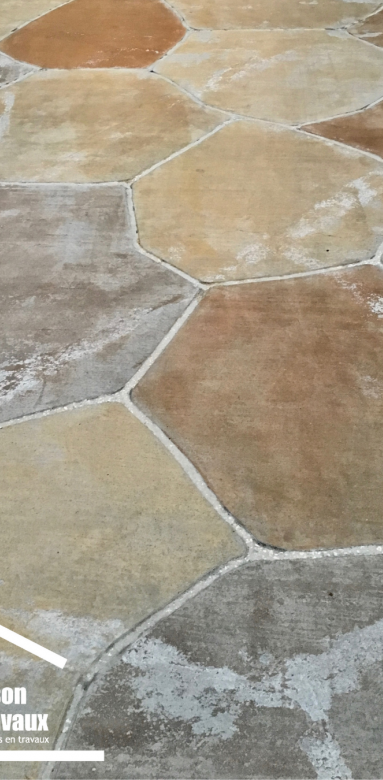 Exemple de dalles et pavés en pierre reconstituée multicolore