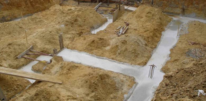 Travaux d'étanchéité lors des fondations d'une maison - Bouc-Bel-Air (13)