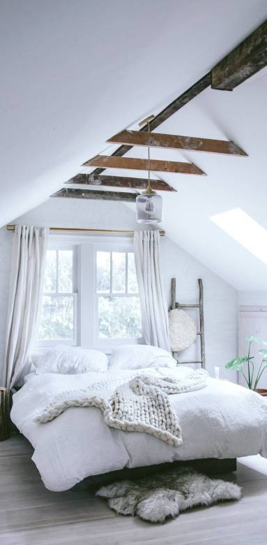 Chambre épurée aménagée dans les combles - Bouc-Bel-Air-13