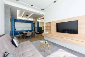 Un espace salon avec des meubles sur-mesure 