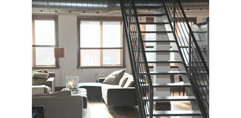 Exemple d'escalier intérieur en acier gris